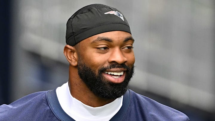 Washington Commanders edge rusher K'Lavon Chaisson