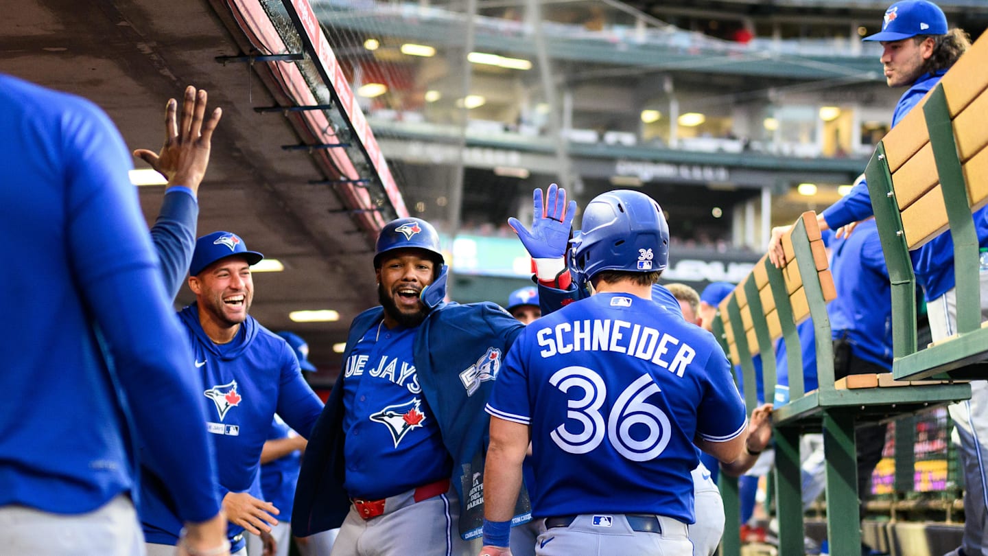 Blue Jays' latest travel drama could either build chemistry or be another roadblock