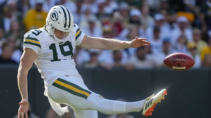 Green Bay Packers punter Daniel Whelan signed a contract extension on Thursday. Green Bay Packers punter Daniel Whelan signed a contract extension on Thursday.
