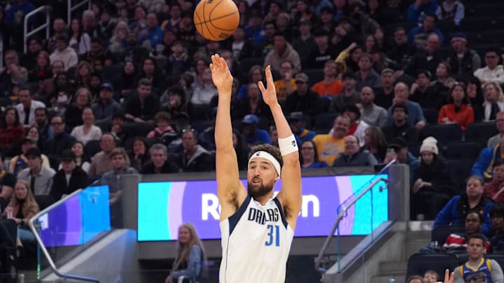 Dec 15, 2024; San Francisco, California, USA; Dallas Mavericks guard Klay Thompson (31) shoots against Golden State Warriors guard Stephen Curry (left) during the second quarter at Chase Center. Mandatory Credit: Darren Yamashita-Imagn Images