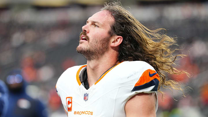 Denver Broncos v Las Vegas Raiders - NFL 2025