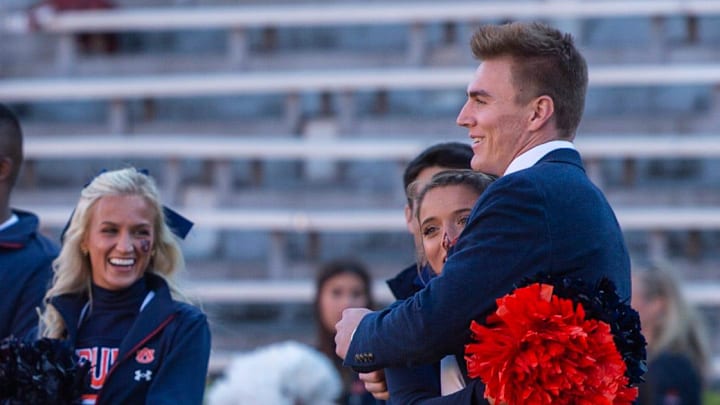 Bo Nix hugs fiancee Izzy NIx on the sideline during an Auburn Tigers football game. Bo Nix hugs fiancee Izzy NIx on the sideline during an Auburn Tigers football game.