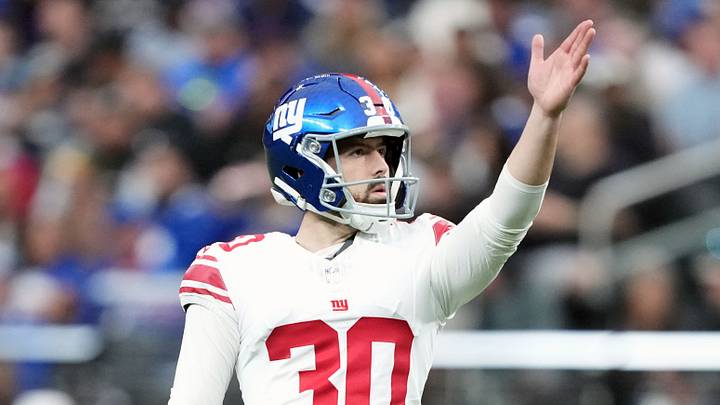 Dec 28, 2025; Paradise, Nevada, USA; New York Giants place kicker Ben Sauls (30) gestures after a field goal against the Las Vegas Raiders at Allegiant Stadium. Dec 28, 2025; Paradise, Nevada, USA; New York Giants place kicker Ben Sauls (30) gestures after a field goal against the Las Vegas Raiders at Allegiant Stadium.