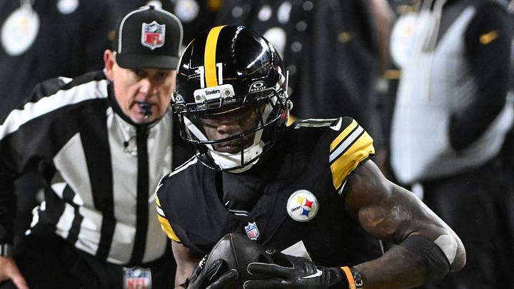 Jan 4, 2026; Pittsburgh, Pennsylvania, USA; Pittsburgh Steelers wide receiver Marquez Valdes-Scantling (11) makes a catch against the Baltimore Ravens during the first half at Acrisure Stadium. Mandatory Credit: Barry Reeger-Imagn Images Jan 4, 2026; Pittsburgh, Pennsylvania, USA; Pittsburgh Steelers wide receiver Marquez Valdes-Scantling (11) makes a catch against the Baltimore Ravens during the first half at Acrisure Stadium. Mandatory Credit: Barry Reeger-Imagn Images