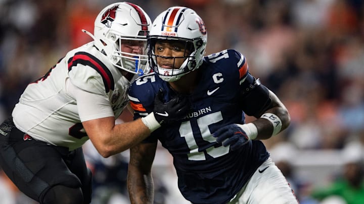 Auburn Tigers defensive end Keldric Faulk has been named a semifinalist for the Lott Trophy.