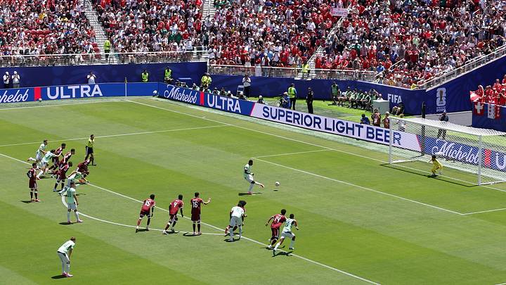 FIFA ถูกวิจารณ์อีกครั้ง เมื่อฟุตบอลโลกจุดชนวนความขัดแย้งใหม่เพียงสามวันแรก