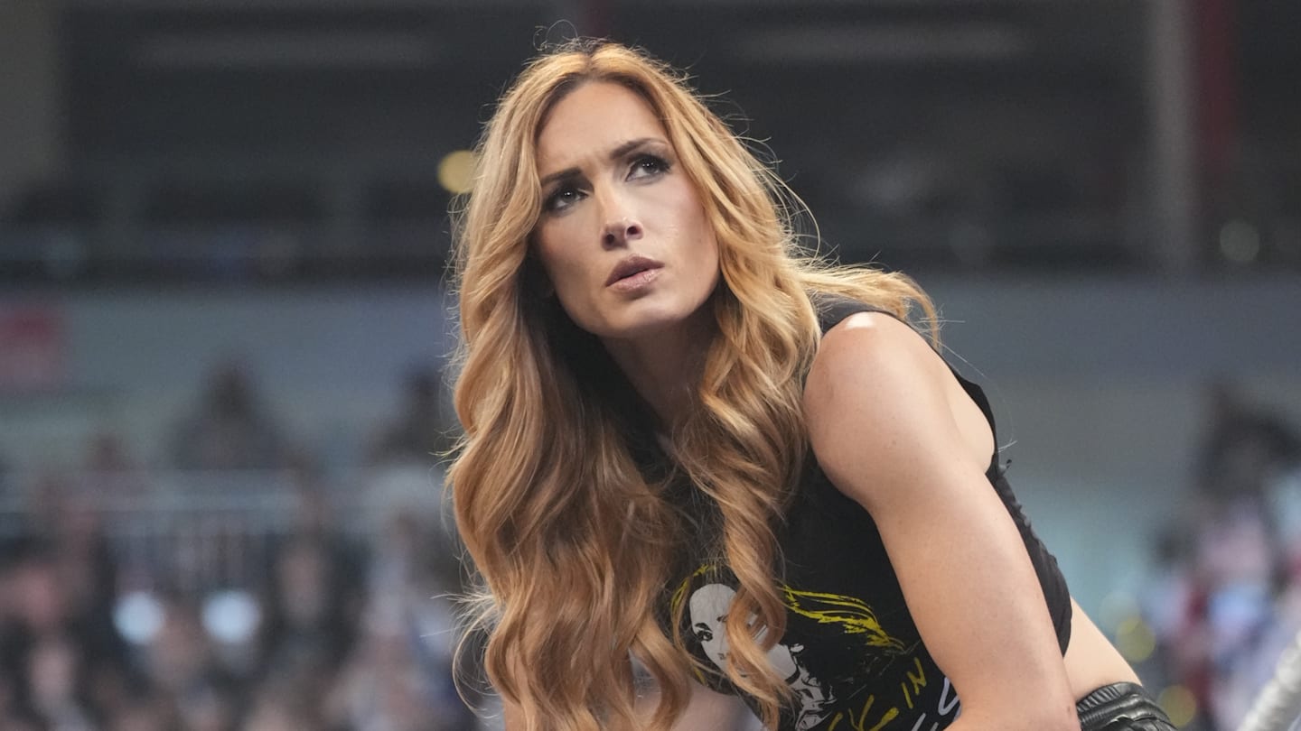 Becky Lynch Finally Bests AJ Lee, Becomes Three-Time Women’s Intercontinental Champion