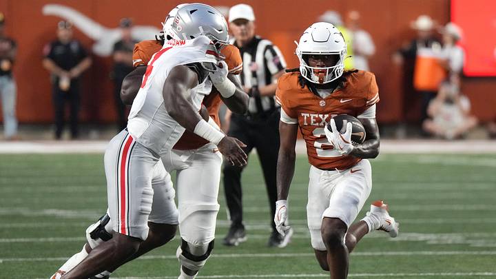 Texas Longhorns running back Hollywood Smothers (2) runs against the Ohio State Buckeyes during the first half at Darrell K Royal-Texas Memorial Stadium. Texas Longhorns running back Hollywood Smothers (2) runs against the Ohio State Buckeyes during the first half at Darrell K Royal-Texas Memorial Stadium.