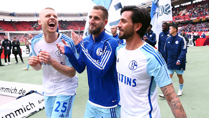 Timo Baumgartl und Dominick Drexler mit Danny Latza