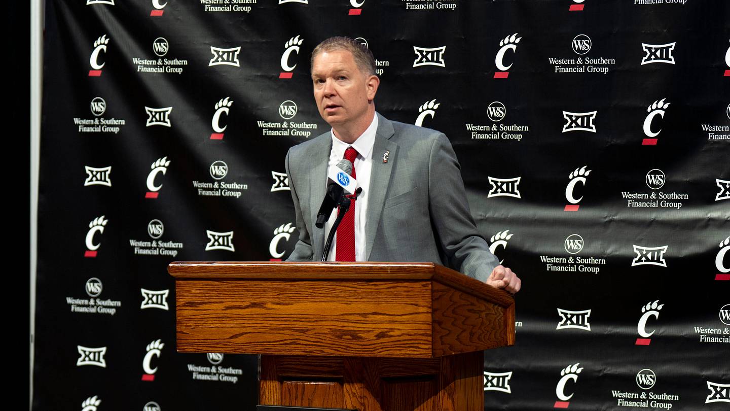Jerrod Calhoun Brings in UC Legend to Speak With New Team Du