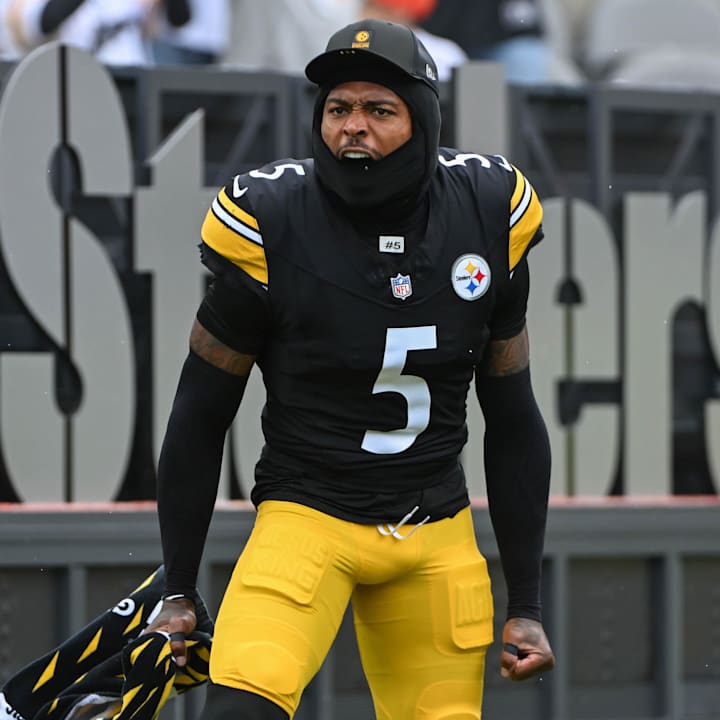 Pittsburgh Steelers cornerback Jalen Ramsey takes the field for a game against the Cleveland Browns.