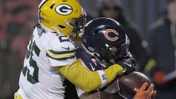 Chicago Bears receiver DJ Moore catches the game-winning touchdown while being covered by Packers cornerback Keisean Nixon.