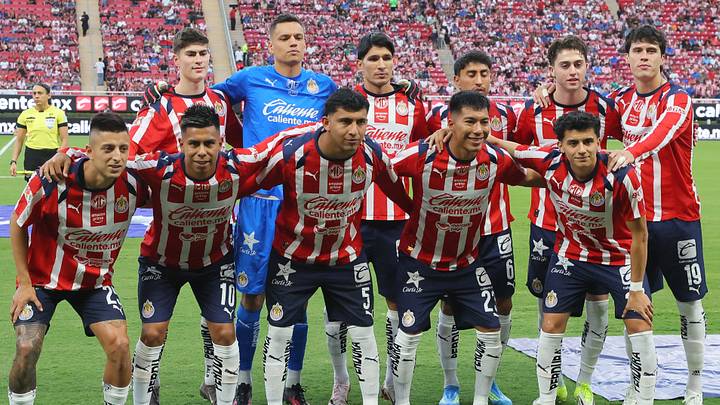 Varios de los titulares de Chivas dejaron al club previo a la Liguilla Varios de los titulares de Chivas dejaron al club previo a la Liguilla