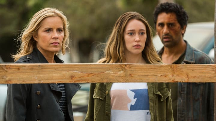 Kim Dickens as Madison Clark, Cliff Curtis as Travis Manawa, Alycia Debnam-Carey as Alicia Clark - Fear the Walking Dead _ Season 2, Episode 15 