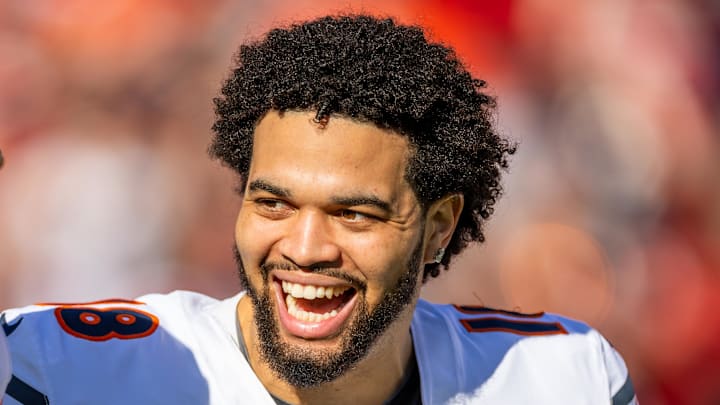 Dec 8, 2024; Santa Clara, California, USA; Chicago Bears quarterback Caleb Williams (18) and Chicago Bears safety Jonathan Owens (36) run onto the field before the game against the San Francisco 49ers at Levi's Stadium. Mandatory Credit: Bob Kupbens-Imagn Images Dec 8, 2024; Santa Clara, California, USA; Chicago Bears quarterback Caleb Williams (18) and Chicago Bears safety Jonathan Owens (36) run onto the field before the game against the San Francisco 49ers at Levi's Stadium. Mandatory Credit: Bob Kupbens-Imagn Images