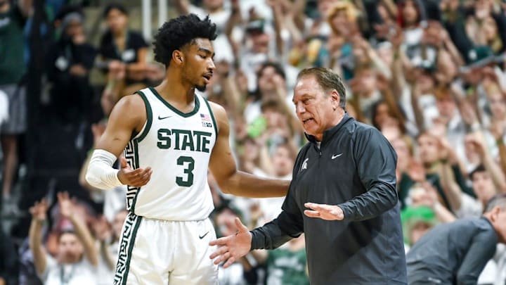 Michigan State coach Tom Izzo talks with Jaden Akins.