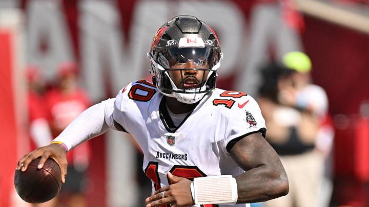 Tampa Bay Buccaneers quarterback Jalon Daniels (10) rolls out with the ball during the game against the Green Bay Packers 