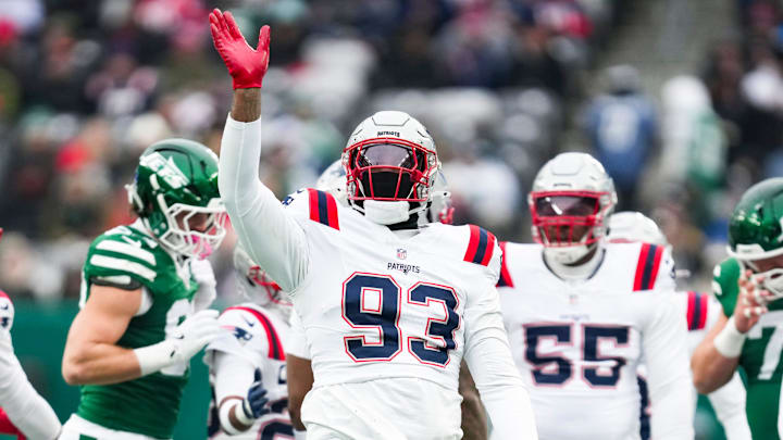 Patriots defense linemen Leonard Taylor III waves during a game against the New York Jets at MetLife Stadium, Dec 28, 2025, East Rutherford, NJ, USA. Patriots defense linemen Leonard Taylor III waves during a game against the New York Jets at MetLife Stadium, Dec 28, 2025, East Rutherford, NJ, USA.