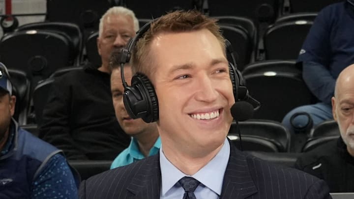 Analyst Robbie Hummel calls a game