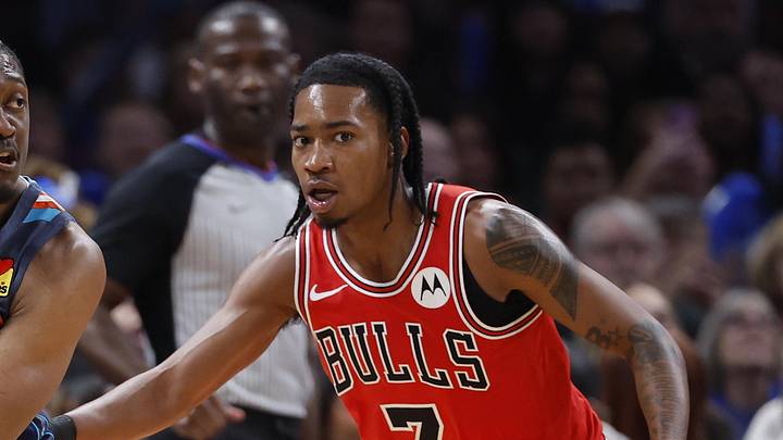 Mar 27, 2026; Oklahoma City, Oklahoma, USA; Oklahoma City Thunder guard Jalen Williams (8) passes around Chicago Bulls guard Rob Dillingham (7) during the second half at Paycom Center. Mandatory Credit: Alonzo Adams-Imagn Images