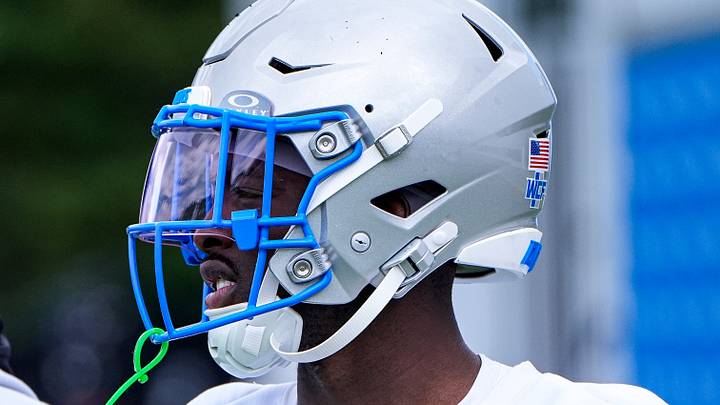 Former Detroit Lions cornerback Terrion Arnold (6) talks to receivers coach Scottie Montgomery Former Detroit Lions cornerback Terrion Arnold (6) talks to receivers coach Scottie Montgomery