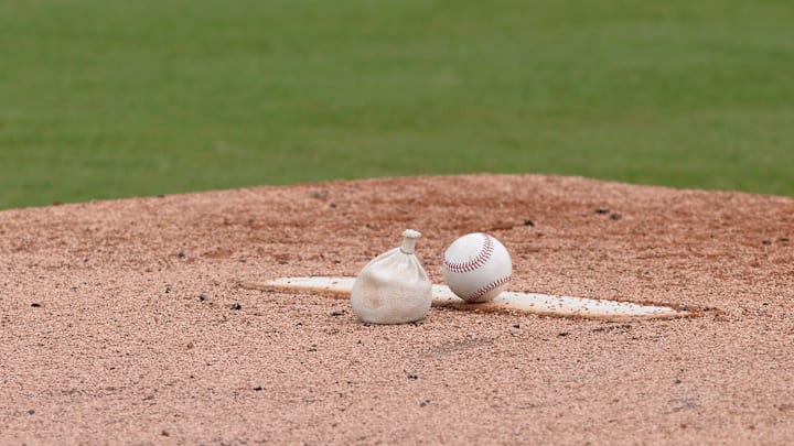 La resina proviene del pino y en el béisbol sirve para que los jugadores tengan firmeza al momento de lanzar la pelota 