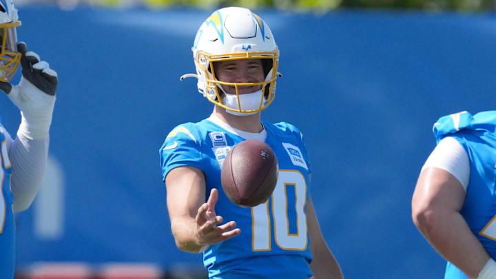Jul 17, 2025; El Segundo, CA, USA; Los Angeles Chargers quarterback Justin Herbert (10) talks with guard Mekhi Becton (73) and center Bradley Bozeman (75) during training camp at The Bolt. Mandatory Credit: Kirby Lee-Imagn Images Jul 17, 2025; El Segundo, CA, USA; Los Angeles Chargers quarterback Justin Herbert (10) talks with guard Mekhi Becton (73) and center Bradley Bozeman (75) during training camp at The Bolt. Mandatory Credit: Kirby Lee-Imagn Images