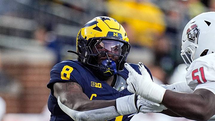 Michigan edge Derrick Moore (8). Michigan edge Derrick Moore (8).