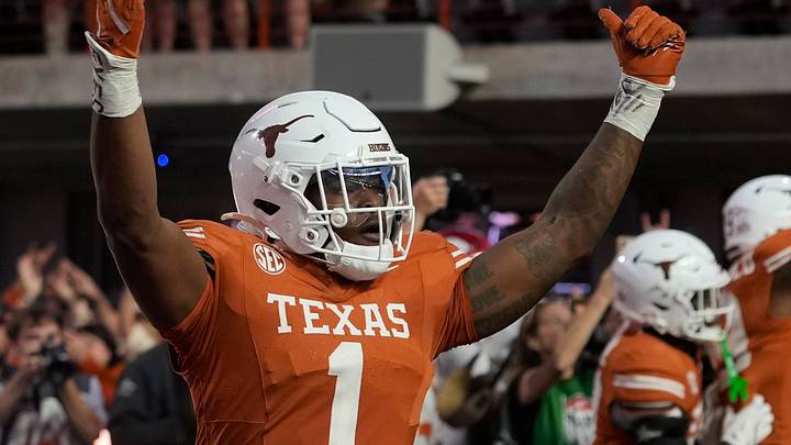 Texas Longhorns defensive lineman Colin Simmons Texas Longhorns defensive lineman Colin Simmons