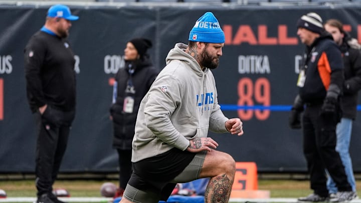 Detroit Lions offensive tackle Taylor Decker (68) warms up before the game against Chicago Bears Detroit Lions offensive tackle Taylor Decker (68) warms up before the game against Chicago Bears