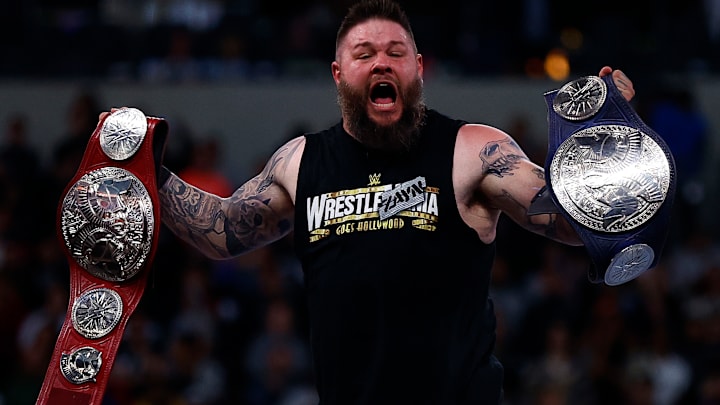 Kevin Owens es un luchador profesional canadiense de 38 años