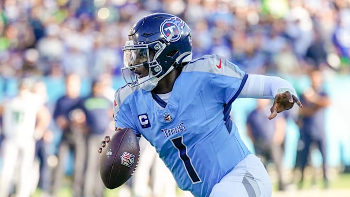 Tennessee Titans quarterback Cam Ward (1) runs the ball during the third quarter against the Seattle Seahawks at Nissan Stadium in Nashville, Tenn., Sunday, Nov. 23, 2025.