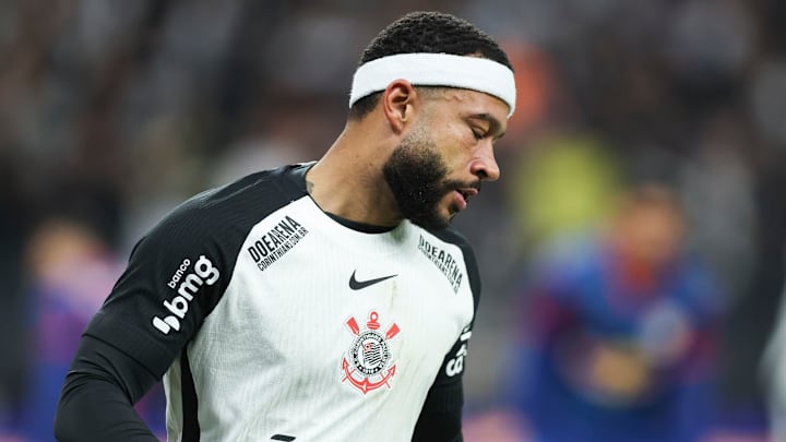 Memphis vive momento ruim com a camisa alvinegra Memphis vive momento ruim com a camisa alvinegra