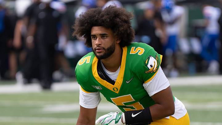 Oregon Ducks quarterback Dante Moore