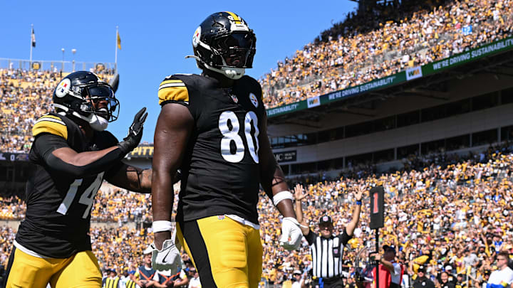 Sep 14, 2025; Pittsburgh, Pennsylvania, USA; Pittsburgh Steelers tight end Darnell Washington (80) celebrates a two point conversion with Kenneth Gainwell (14) against the Seattle Seahawks during the second quarter at Acrisure Stadium. Mandatory Credit: Barry Reeger-Imagn Images Sep 14, 2025; Pittsburgh, Pennsylvania, USA; Pittsburgh Steelers tight end Darnell Washington (80) celebrates a two point conversion with Kenneth Gainwell (14) against the Seattle Seahawks during the second quarter at Acrisure Stadium. Mandatory Credit: Barry Reeger-Imagn Images