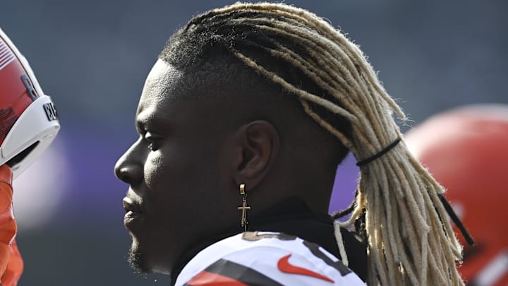 Nov 12, 2023; Baltimore, Maryland, USA;  Cleveland Browns tight end David Njoku (85) before the start pot the game against the Baltimore Ravens at M&T Bank Stadium. Mandatory Credit: Tommy Gilligan-Imagn Images