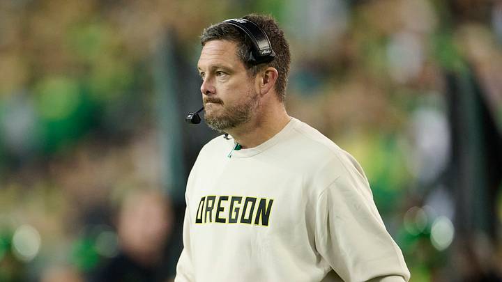 Oct 17, 2026; Eugene, Oregon, USA; Oregon Ducks head coach Dan Lanning walks out to the field after taking a time out late in the second half in a game against the Nebraska Cornhuskers at Autzen Stadium. Mandatory Credit: Troy Wayrynen-Imagn Images Oct 17, 2026; Eugene, Oregon, USA; Oregon Ducks head coach Dan Lanning walks out to the field after taking a time out late in the second half in a game against the Nebraska Cornhuskers at Autzen Stadium. Mandatory Credit: Troy Wayrynen-Imagn Images