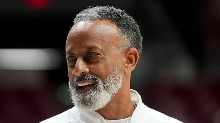 Jan 8, 2026; Tuscaloosa, AL, USA; Kentucky head coach Kenny Brooks talks to Kentucky guard Tonie Morgan (5) during a timeout at Coleman Coliseum. Mandatory Credit: Gary Cosby Jr.-Tuscaloosa News Jan 8, 2026; Tuscaloosa, AL, USA; Kentucky head coach Kenny Brooks talks to Kentucky guard Tonie Morgan (5) during a timeout at Coleman Coliseum. Mandatory Credit: Gary Cosby Jr.-Tuscaloosa News