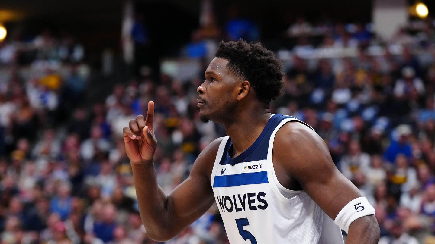 How 'Wolverine' Anthony Edwards Pushed to Play Game 1 vs. San Antonio Spurs