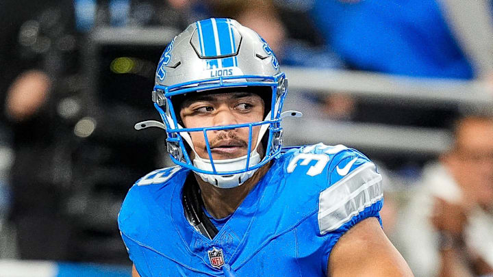 Detroit Lions kick returner Sione Vaki (33).