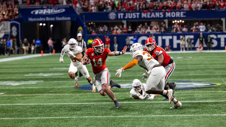 Georgia QB, Gunner Stockton Scrambles for a First Down vs Texas