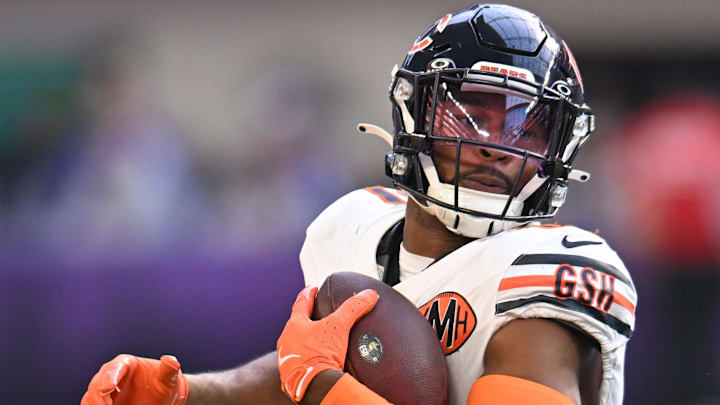 Chicago Bears safety Kevin Byard returns an interception against the Vikings.