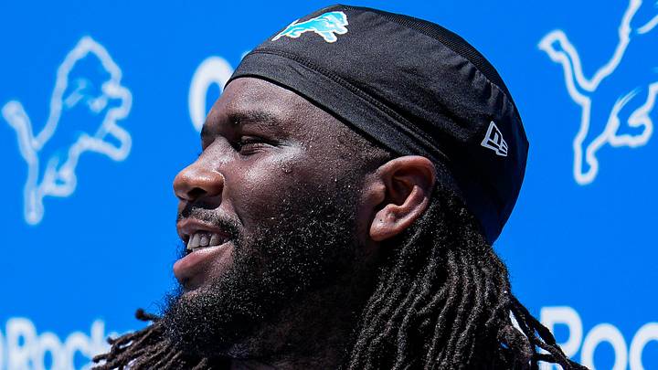 Detroit Lions defensive tackle Alim McNeill (54).
