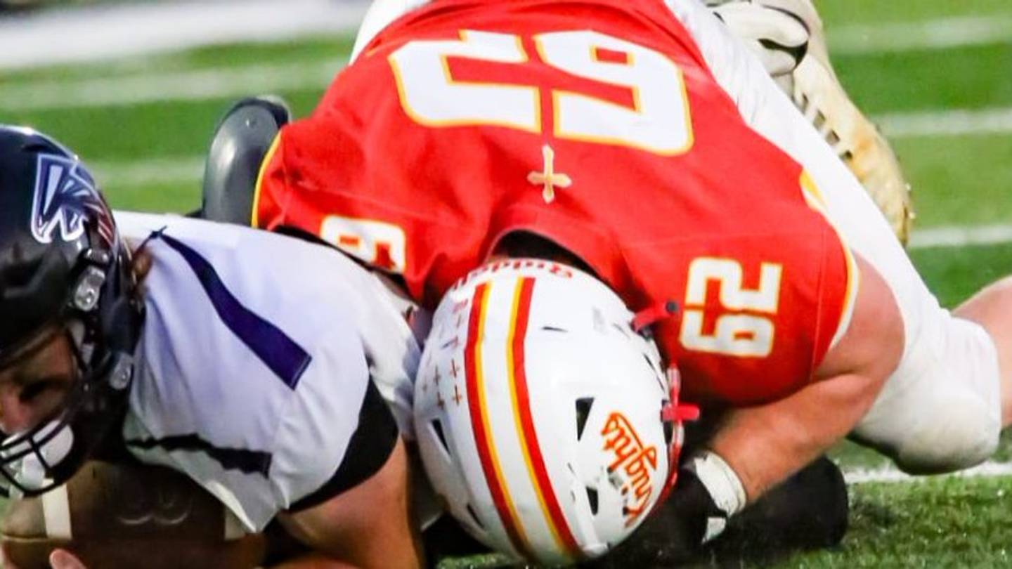 Top Iowa High School Football Defensive Lineman Makes College Decision