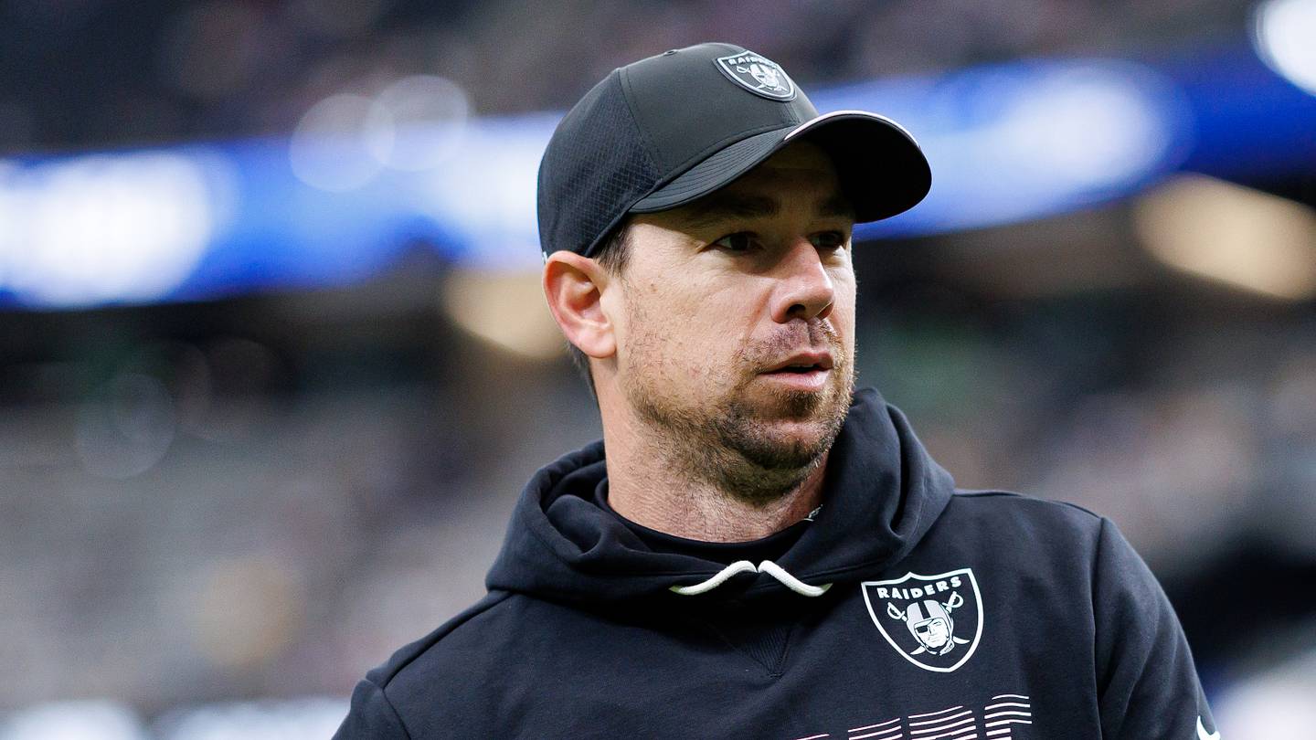 Klint Kubiak insists there's no Raiders QB controversy despite mounting evidence