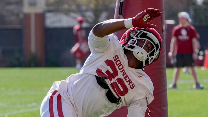 Oklahoma DE R Mason Thomas 