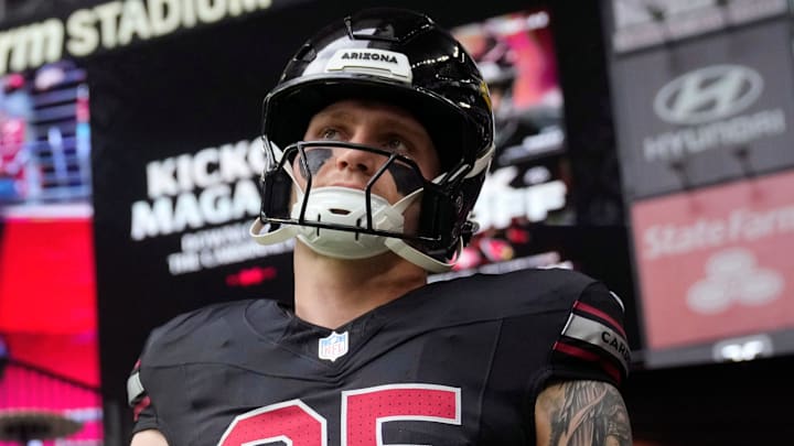 Arizona Cardinals tight end Trey McBride (85) takes the field before their game against the San Francisco 49ers at State Farm Stadium on Glendale on Nov. 16, 2025.