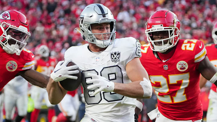 Nov 29, 2024; Kansas City, Missouri, USA; Las Vegas Raiders tight end Brock Bowers (89) scores a touchdown as Kansas City Chiefs cornerback Joshua Williams (2) and safety Chamarri Conner (27) chase during the second half at GEHA Field at Arrowhead Stadium. Mandatory Credit: Denny Medley-Imagn Images