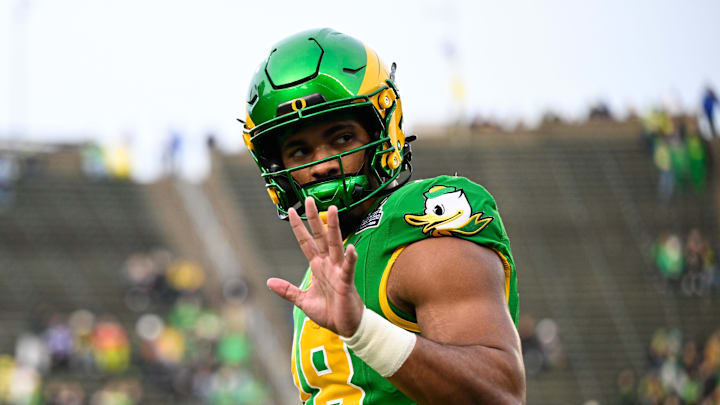 Oregon Ducks tight end Kenyon Sadiq (18) looks on before the game against the James Madison Dukes Oregon Ducks tight end Kenyon Sadiq (18) looks on before the game against the James Madison Dukes