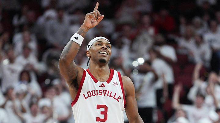 Louisville Cardinals guard Ryan Conwell (3) celebrates Louisville Cardinals guard Ryan Conwell (3) celebrates